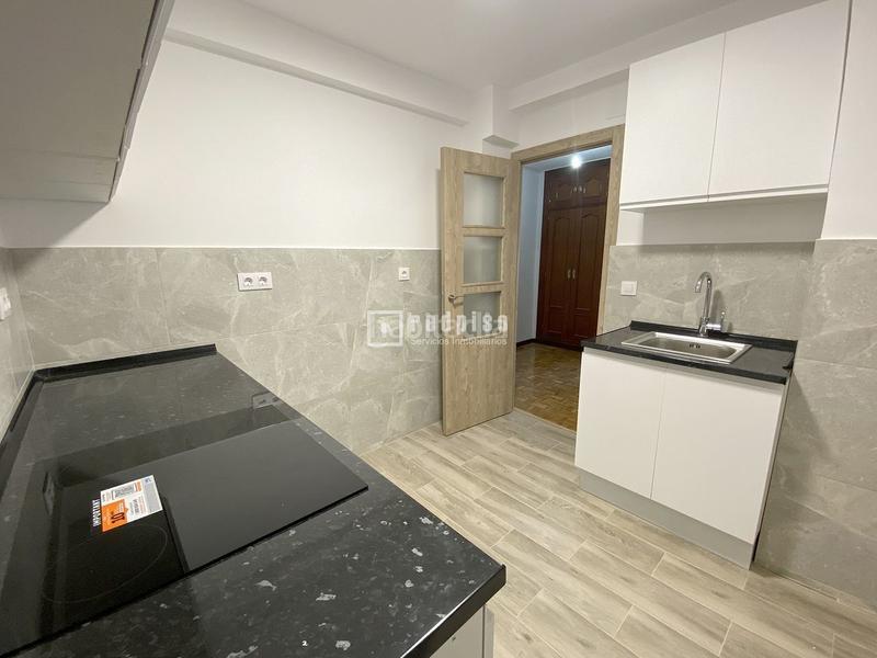 Foto eafdf943-1ad9-427f-8fec-1621c36ff43b. Piso  con terraza en 6 planta en Canillas Madrid