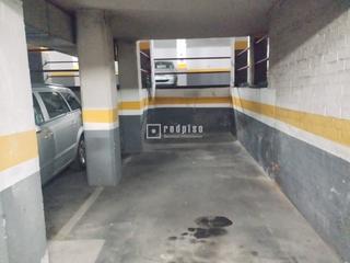 Aparcament cotxe a Tribaldos 64. Se vende plaza de garaje para coche y moto