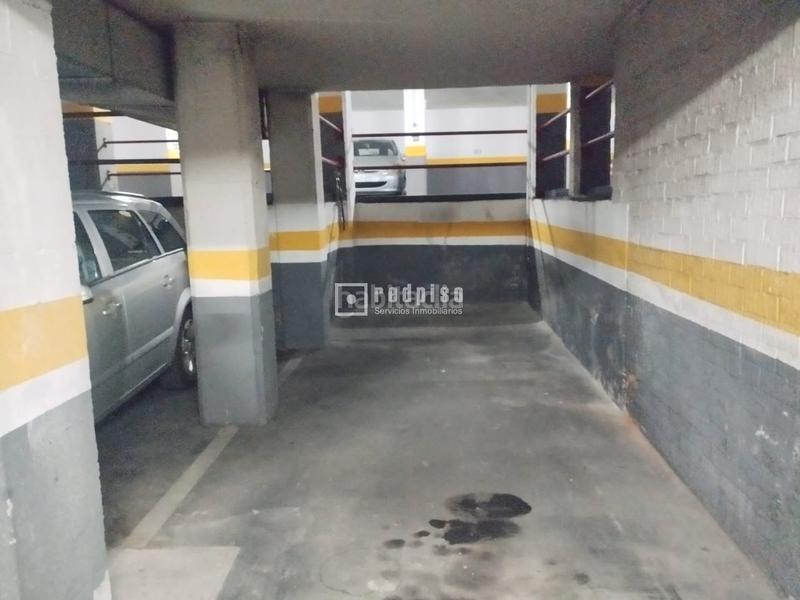 Foto 5bd8e66d-1a7e-4e39-8455-7b2032b42ce2. Parking coche en tribaldos 64 se vende plaza de garaje para coche y moto en Madrid