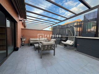 Alquiler Ático  De valdecaleras. Ático con gran terraza en urbanización con piscina