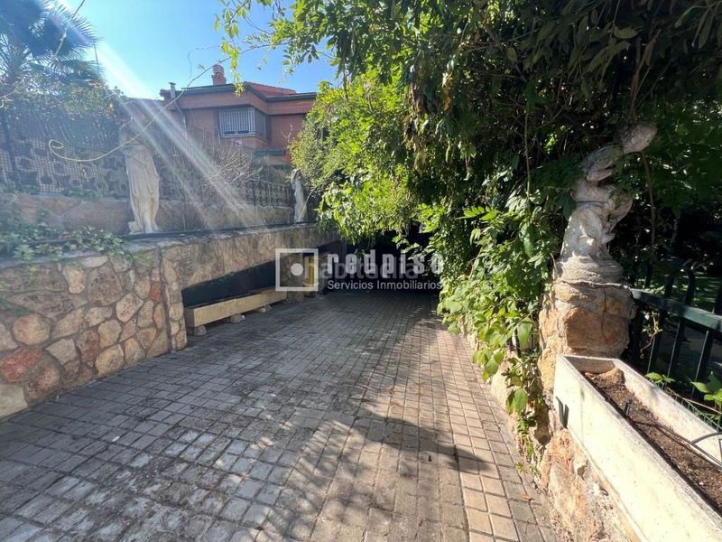 Foto 405eba2f-850a-42b9-8d4e-b6fe3b3637f6. Rent chalet with heating parking pool in Palomas Madrid