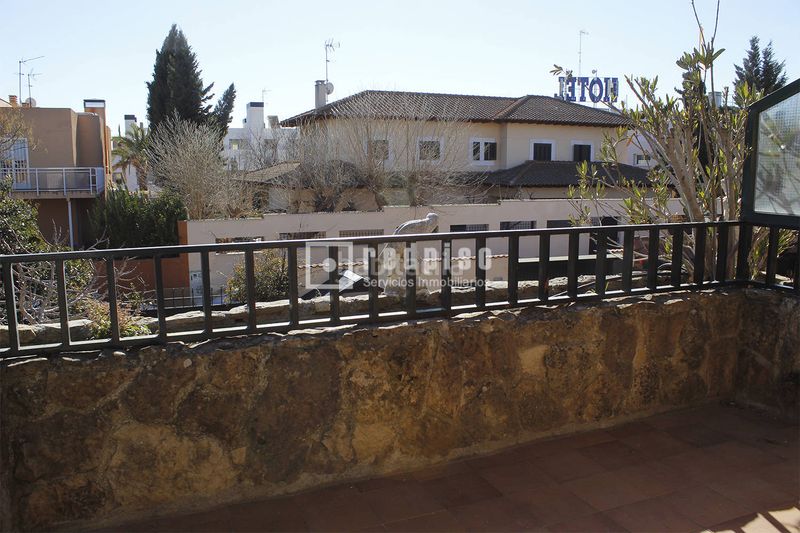 Foto 61697f56-b2ab-43b3-8827-0996a5d88c2c. Rent chalet with heating parking pool in Palomas Madrid