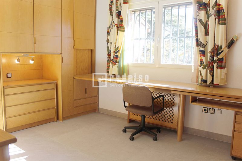 Foto c6b18674-984c-4daf-bc90-66f63874c797. Rent chalet with heating parking pool in Palomas Madrid