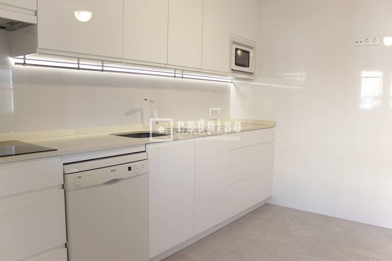 Foto f1a6cf0a-20ea-4755-beef-2f1df1dcb730. Rent chalet with heating parking pool in Palomas Madrid
