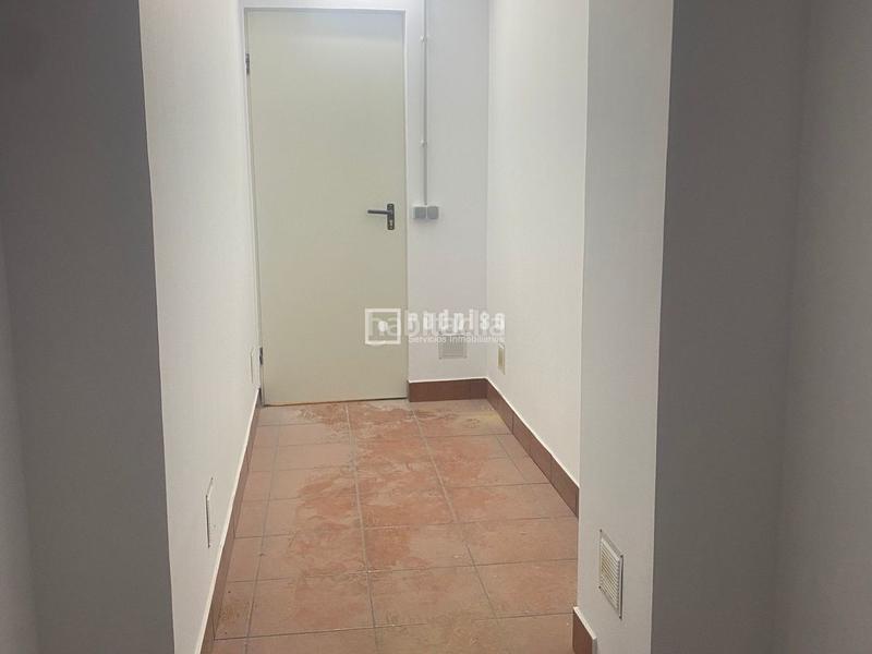 Foto a3eb4eba-e055-49ee-b53f-e50b74494468. Local comercial redpiso vende local trastero!!! en Madrid