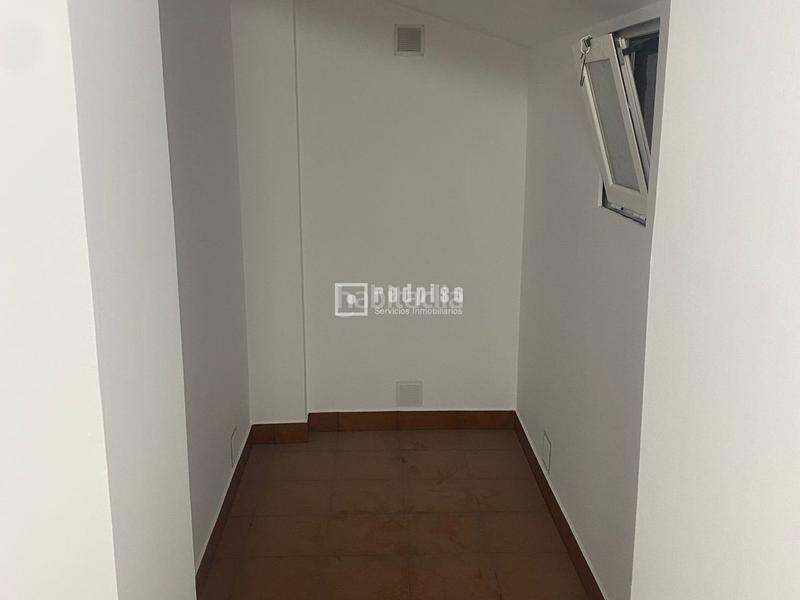 Foto afabd4f8-52ed-4675-b7dd-b0cc2ea6f112. Local comercial redpiso vende local trastero!!! en Madrid