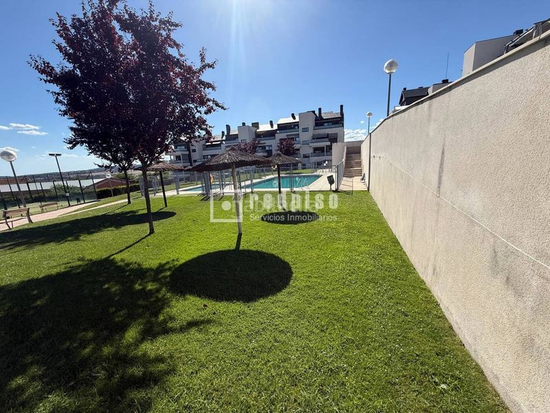 Foto 52e2b553-a686-4166-85f2-2319e44d9d06. Pis amb calefacció aparcament piscina a Santa Teresa Colmenar Viejo