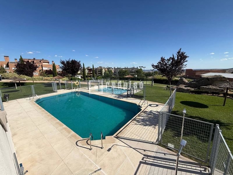 Foto b577015b-0933-417a-8552-8deb2c0008c8. Pis amb calefacció aparcament piscina a Santa Teresa Colmenar Viejo