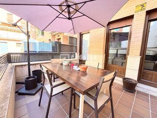 Appartement à Centro. Piso totalmente reformado con terraza, garaje, trastero y piscin