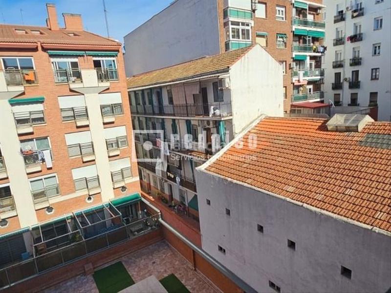 Foto fc356c2e-a96b-42b5-af9b-1cd7448a4db7. Pis amb calefacció aparcament piscina a Delicias Madrid