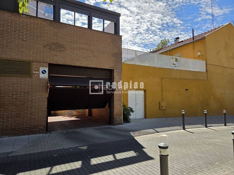 Foto f333cd56-33de-46d9-b010-efd39bc3aed7. Aparcament cotxe a Delicias Madrid