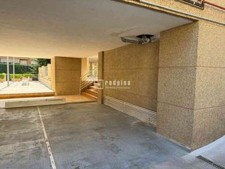 Aparcament cotxe en Casa Amarilla