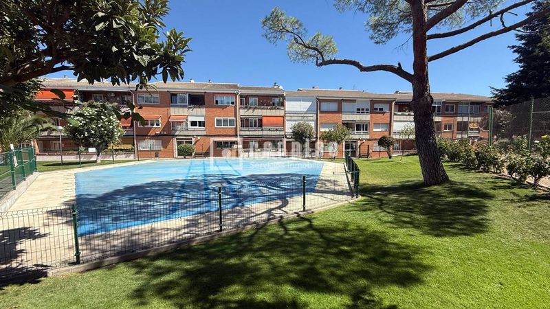 Foto 30ae4886-a1d6-4001-ac21-377f5d00f843. Pis amb calefacció aparcament piscina a Casa Amarilla Galapagar