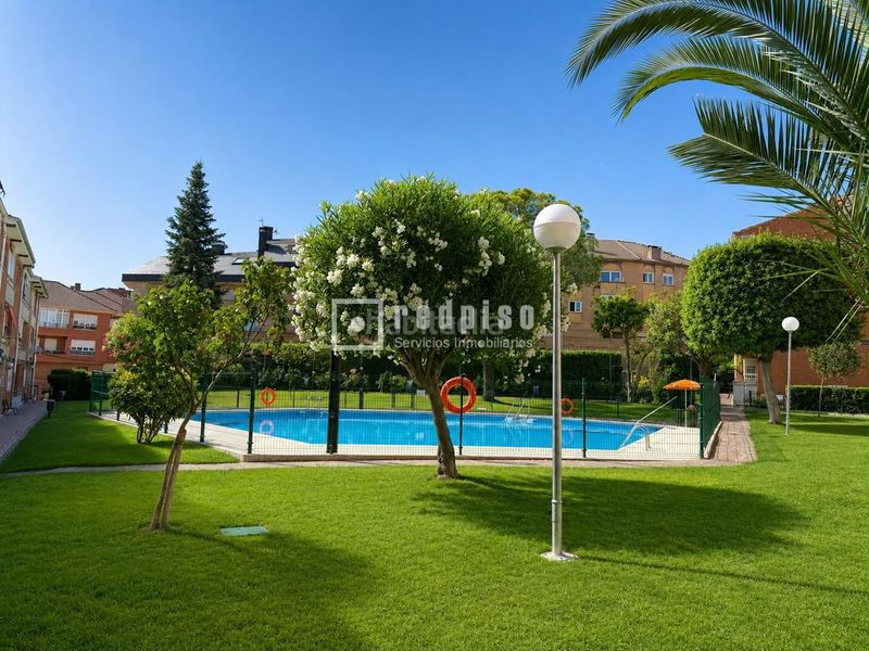 Foto b5775b03-11a6-4d3a-bce6-375f1b13adc9. Pis amb calefacció aparcament piscina a Casa Amarilla Galapagar