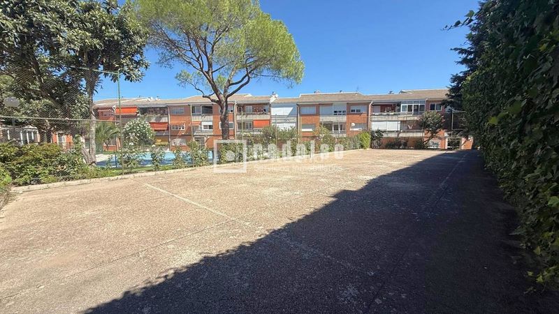 Foto bc96dd27-977d-49d1-a75f-72d789a2da09. Pis amb calefacció aparcament piscina a Casa Amarilla Galapagar
