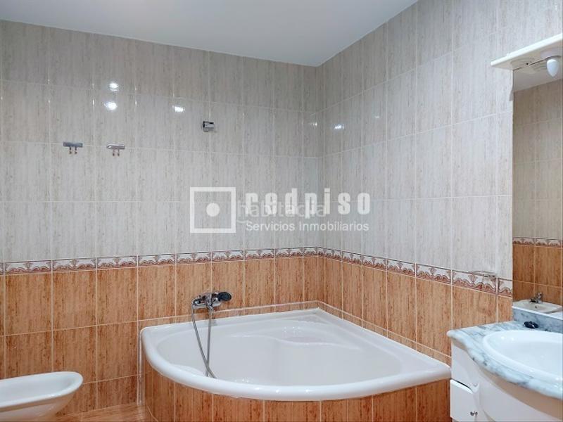 Foto 70b94b0f-0d4f-4cc3-986d-ea6924a2eff3. Chalet con riscaldamento parcheggio in Yuncos