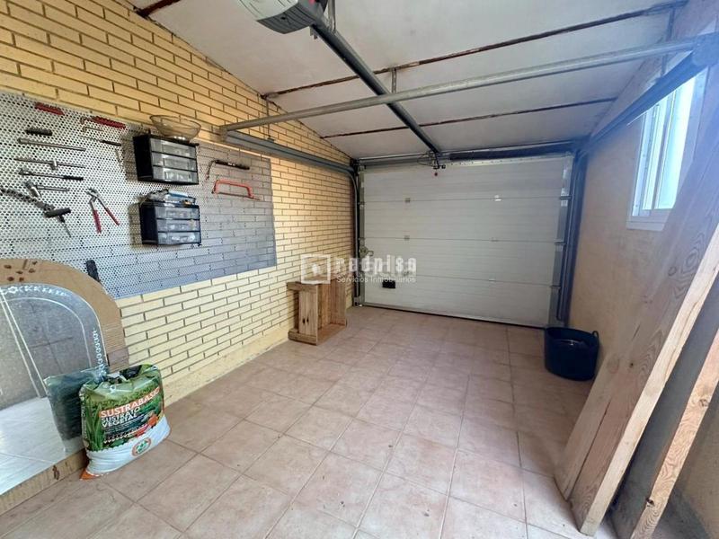 Foto 8784a5ce-c5a7-4a53-8ac5-65d217331a54. Chalet con riscaldamento parcheggio in Yuncos