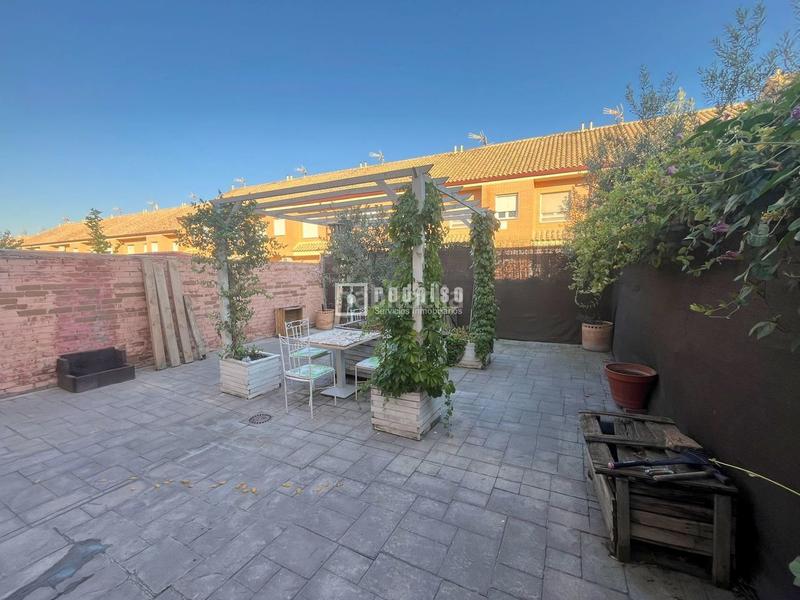 Foto 8f934e0f-eb96-4d02-91cb-fd03124386bf. Chalet con riscaldamento parcheggio in Yuncos