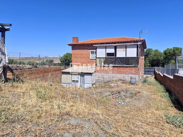 Foto 535d5587-5e52-4a07-a20b-b1d437f4129c. Casa amb aparcament a Yeles