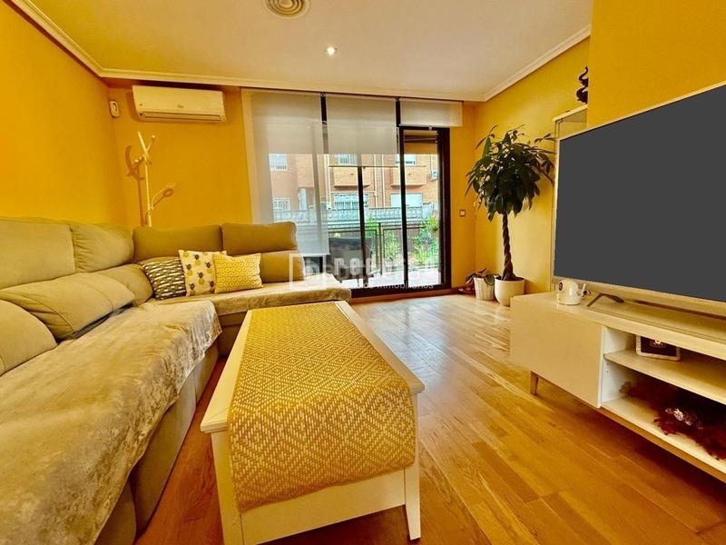 Foto b201a828-e3f5-4ae1-9bdd-cb2d1d1af8db. Chalet mit heizung parking pool in Perales del Río Getafe