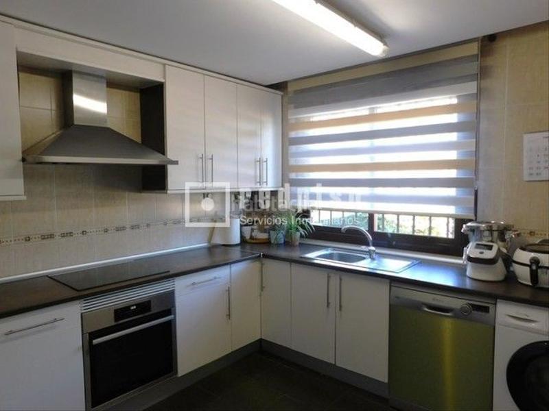 Foto 1b7a47ca-ca5a-4fca-8c0a-62d4df9a79aa. Chalet with heating parking pool in Perales del Río Getafe