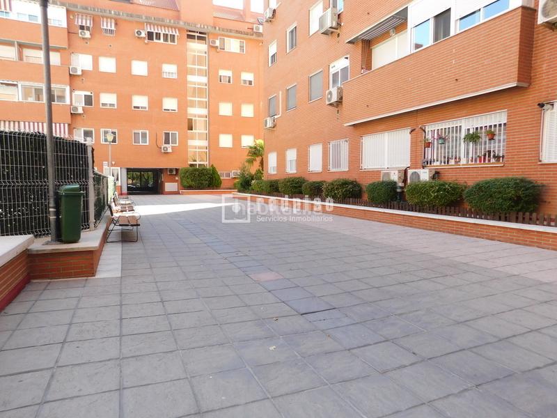 Foto c5493cb1-338f-4b95-9b5e-2c4b8cbbfae6. Appartamento con riscaldamento parcheggio piscina in Madrid