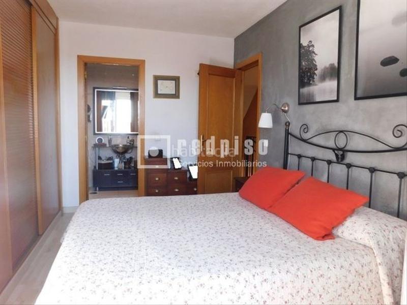 Foto 50929569-b0ae-4ecb-b6fd-cd6c68f0f74b. Flat with heating parking pool in Butarque Madrid