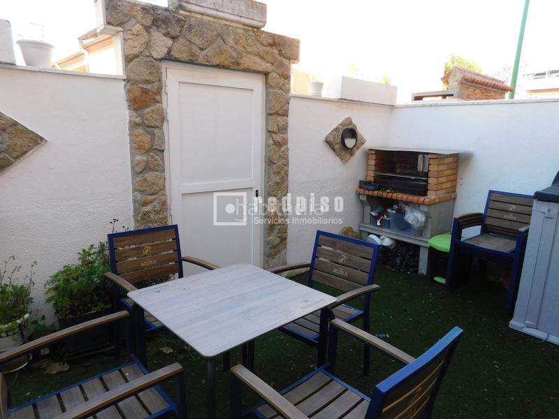 Foto b3936e15-4b1e-4415-bcfb-5b70f1f86f4d. Casa amb calefacció piscina a Perales del Río Getafe