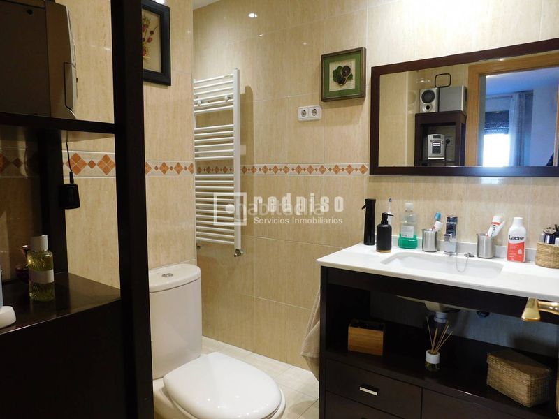 Foto 152ee82a-0389-43f9-be7f-8b180c419490. Pis amb calefacció aparcament piscina a Butarque Madrid