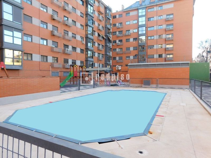 Foto 4f5431d0-e916-485d-8249-1104e183124c. Pis amb calefacció aparcament piscina a Butarque Madrid