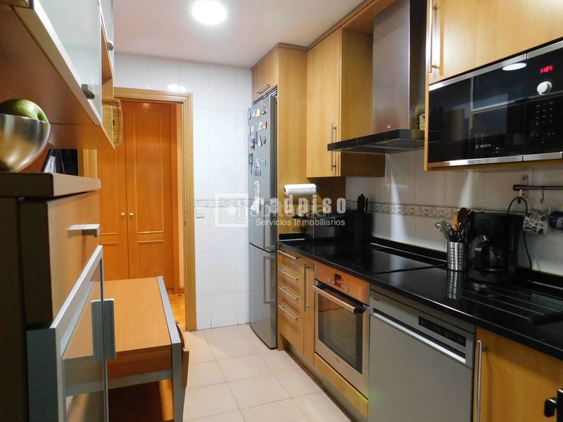 Foto 81542de2-58d0-4984-96af-7f411a895303. Pis amb calefacció aparcament piscina a Butarque Madrid