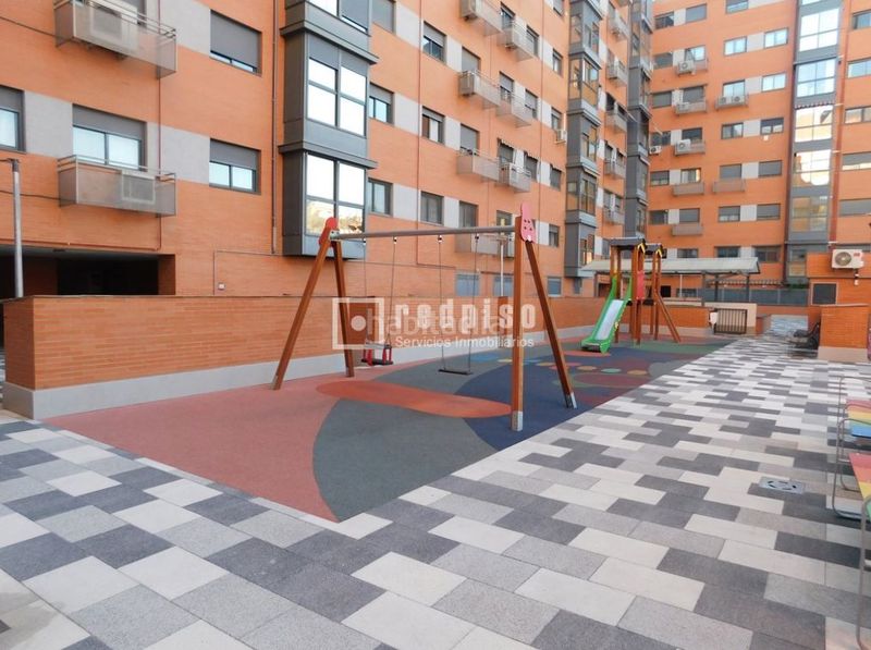 Foto 910ae6cb-de9d-461a-a7f8-d52267a26be2. Pis amb calefacció aparcament piscina a Butarque Madrid