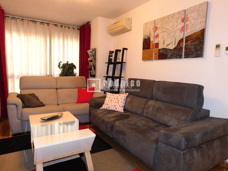 Foto e6a91564-938e-4035-a12d-ee748421c2f7. Pis amb calefacció aparcament piscina a Butarque Madrid