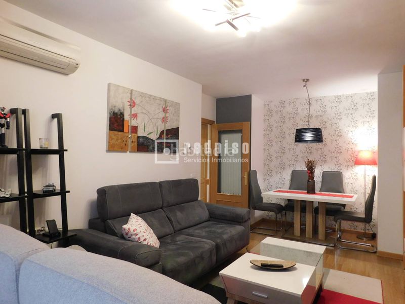 Foto f0e62e3a-ce74-416f-a957-6aedd54c4572. Pis amb calefacció aparcament piscina a Butarque Madrid