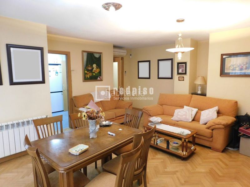 Foto 165fe7d1-8be4-4685-b253-752c843aa874. Pis amb calefacció aparcament piscina a Butarque Madrid