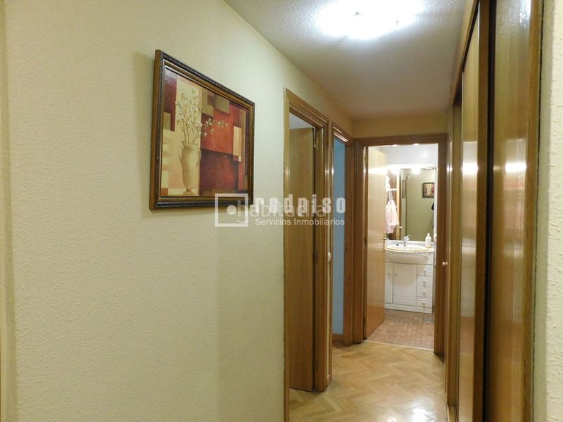 Foto 3ca66c0e-6f84-4bb4-a1a9-c9a3bd0560b1. Pis amb calefacció aparcament piscina a Butarque Madrid