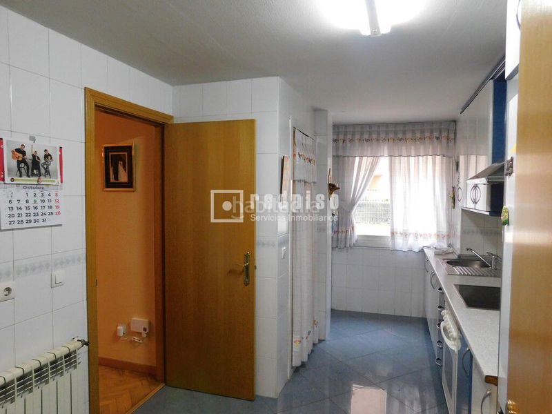 Foto 7705cb79-79f6-4dd6-803b-033269cd12c7. Pis amb calefacció aparcament piscina a Butarque Madrid