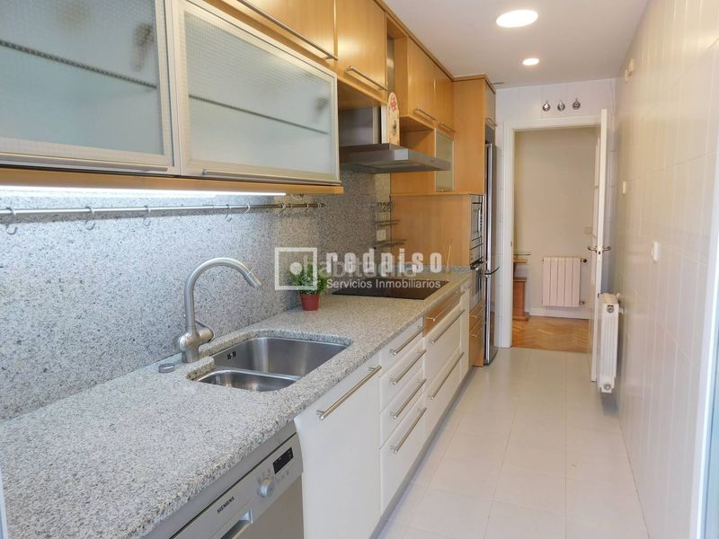 Foto 41892491-5243-4e13-8be1-d75fd4d1a371. Lloguer pis amb calefacció aparcament piscina a Butarque Madrid