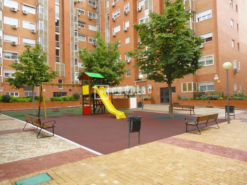 Foto f0f52381-2899-4eec-89c8-57b835919949. Lloguer pis amb calefacció aparcament piscina a Butarque Madrid