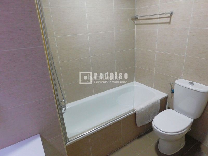 Foto 518440b2-0d55-41ed-9bad-c374de5c1e7c. Rent flat with heating parking pool in Butarque Madrid