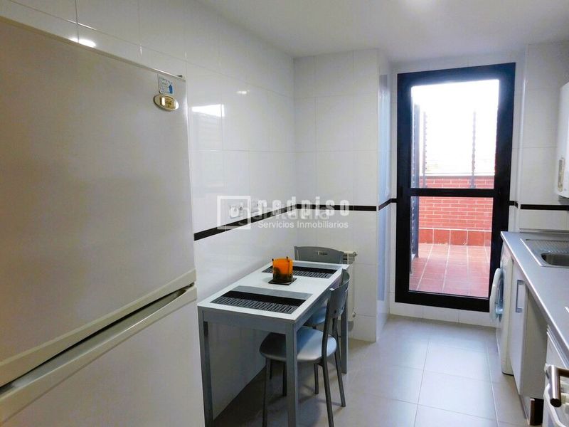 Foto 68a6fd35-17bb-4dd4-9800-c182146a281b. Rent flat with heating parking pool in Butarque Madrid
