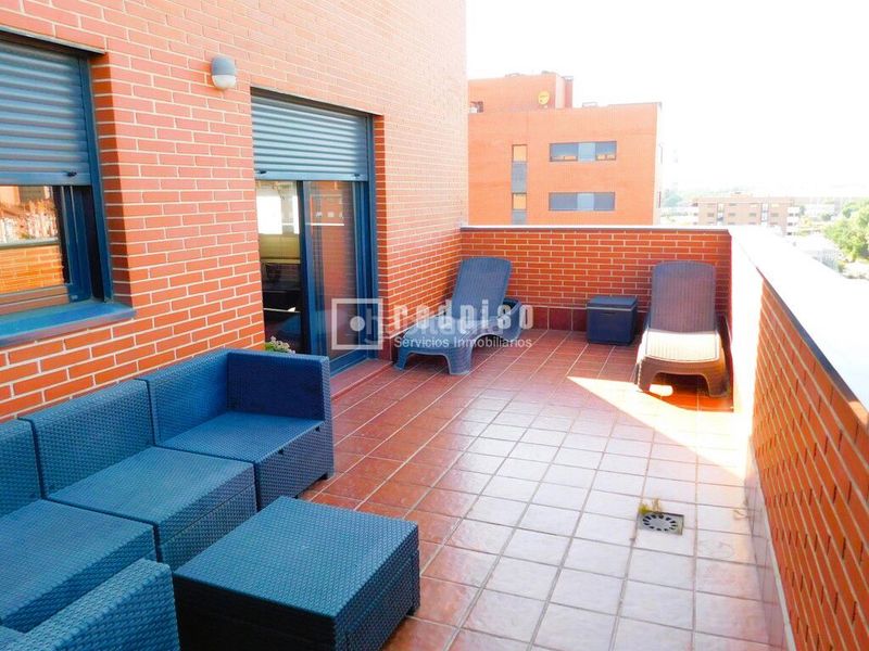 Foto 6950a297-58be-414a-b1c7-59bcc715d1d0. Rent flat with heating parking pool in Butarque Madrid