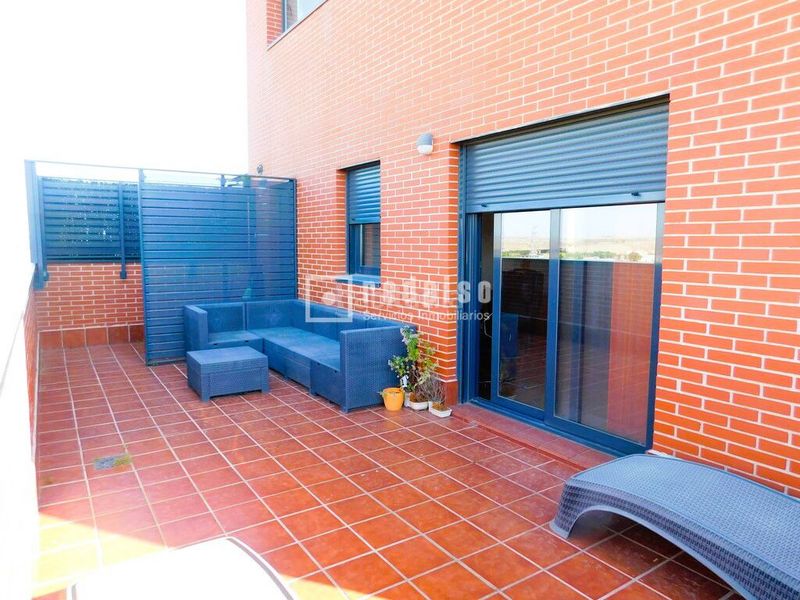 Foto 7f010ab5-ca04-4345-8d97-4248c87dc5d7. Rent flat with heating parking pool in Butarque Madrid