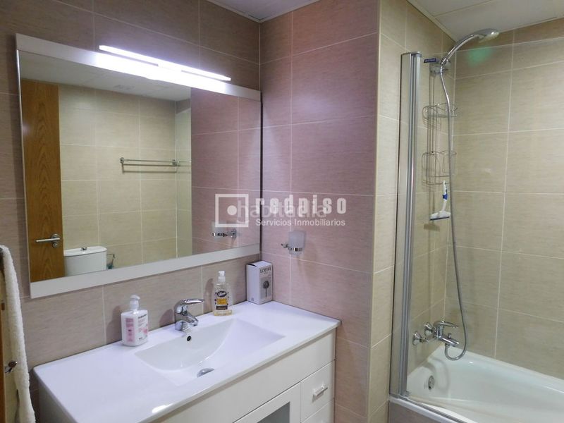 Foto a9803ac4-c153-4616-b9e4-7e9d2785c681. Rent flat with heating parking pool in Butarque Madrid