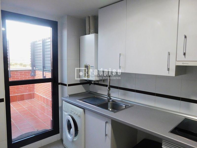 Foto b5eb3fe3-96e8-4d5d-a66c-3fe531dae355. Rent flat with heating parking pool in Butarque Madrid