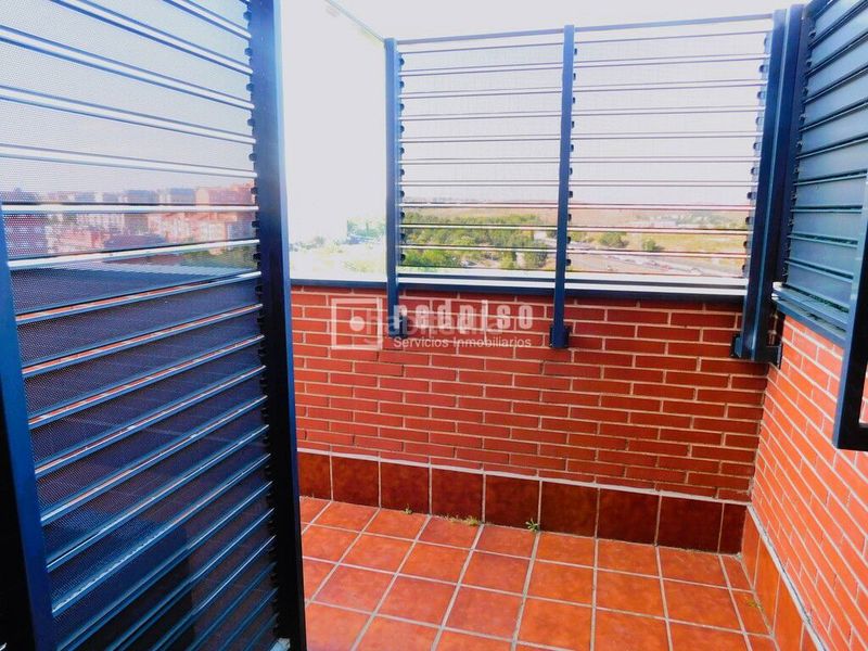 Foto d90f592f-fe0e-4347-b682-74871129fa84. Rent flat with heating parking pool in Butarque Madrid
