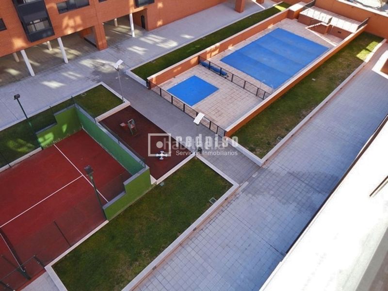 Foto f4d6f33f-df9b-4b7e-be84-0006394b4c7f. Rent flat with heating parking pool in Butarque Madrid