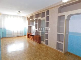 Pis a Butarque. Luminosa vivienda de 3 dormitorios en butarque con piscina, gara