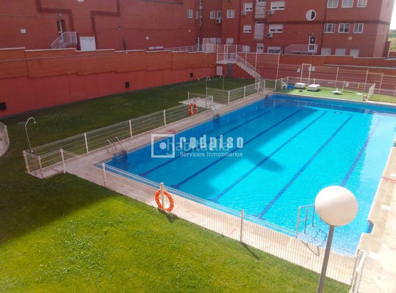 Foto 18fdd8c2-118e-4708-b6ba-02f4e5dafdf3. Pis amb calefacció aparcament piscina a Butarque Madrid
