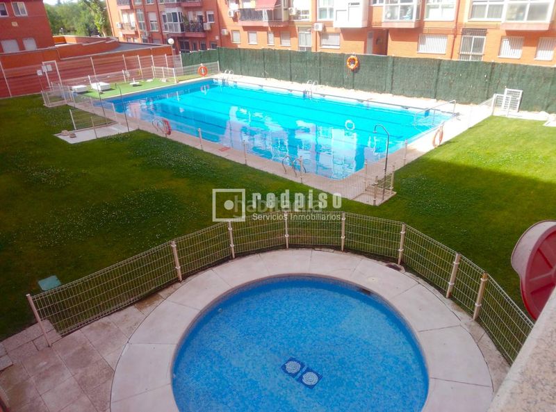Foto 271256b6-b6a5-4fc3-aec6-170f97878b7d. Pis amb calefacció aparcament piscina a Butarque Madrid